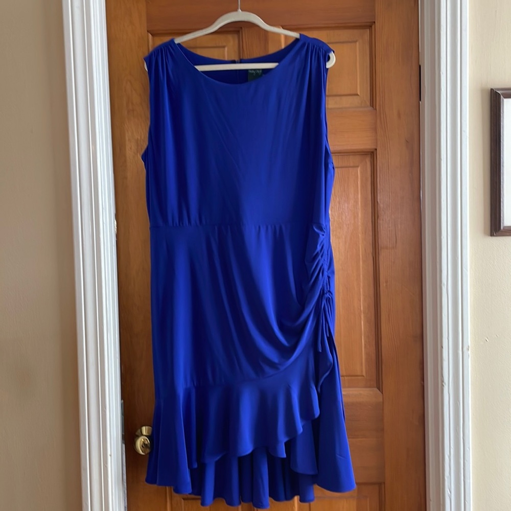Woman’s size 20W sleeveless, ruffled bottom dress